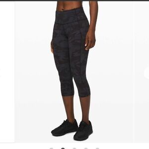 Lululemon Fast and Free Crop II 19" Womens Size 6 Incognito Camo Multi Grey Blue